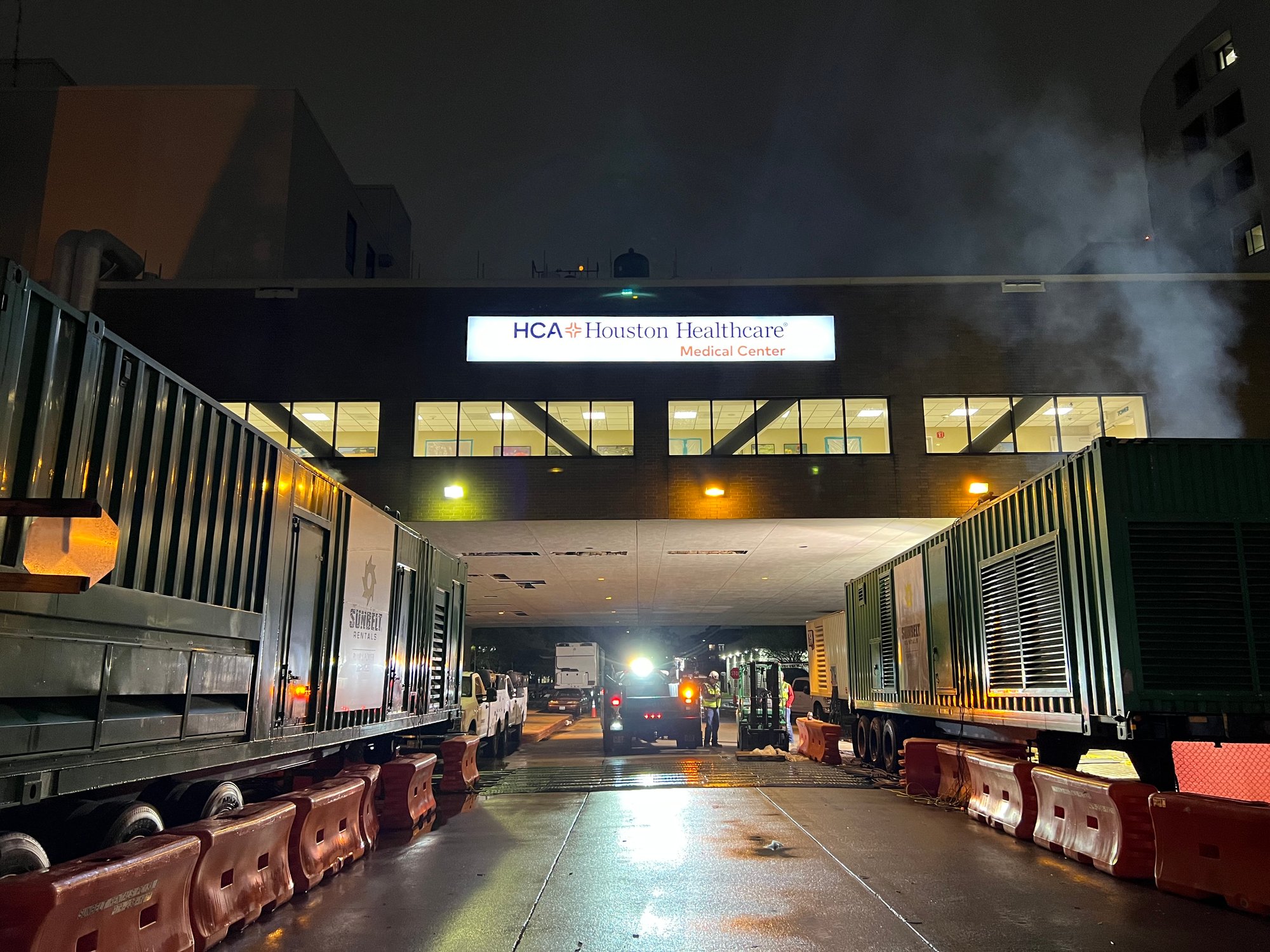 HCA Houston Healthcare - Generators being delivered at night 
